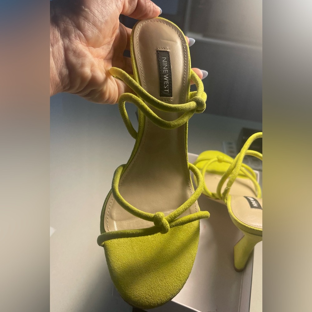 Used only once these green sandals are so cute. - Picture 4 of 4